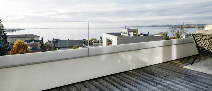 Glas Marte bietet die Absturzsicherung in mehreren ­Ausführungen an. So kann der Auftraggeber u. a. entscheiden, ob ein Teil der Brüstung sichtbar ist oder nicht.