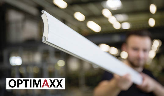 Die neue Rollladenplattform Optimaxx ist zudem besonders nachhaltig. Beim ­Fertigungsprozess des Rollladenpanzers fällt kaum Verschnitt an und hat somit eine Materialausnutzung von nahezu 100 %. - © Foto: Alulux

