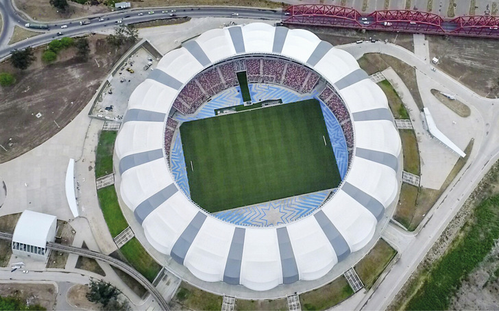Blick von oben auf das Stadion „The Unique Mother of ­Cities“ in Santiago del Estero in Argentinien. - © Foto: Juan Medez
