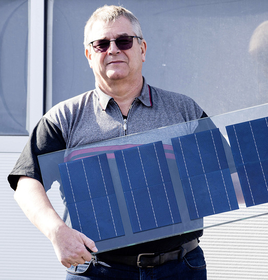 Michael Muschiol, der Entwickler der LamiPress - © Foto: Fotoverbundglas Marl GmbH
