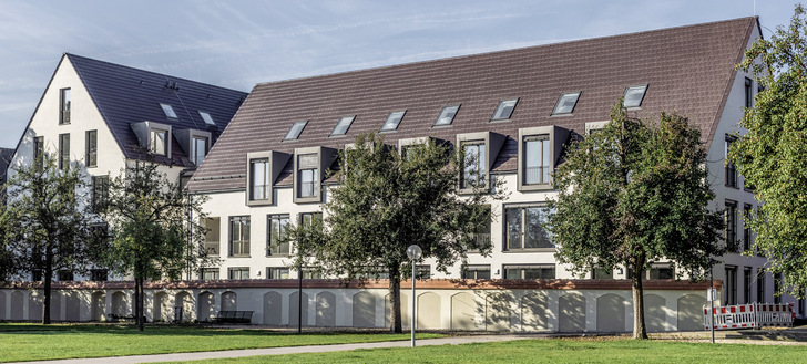 Die vorgefertigten Jalousiekästen ließen sich perfekt in die Fassade integrieren.