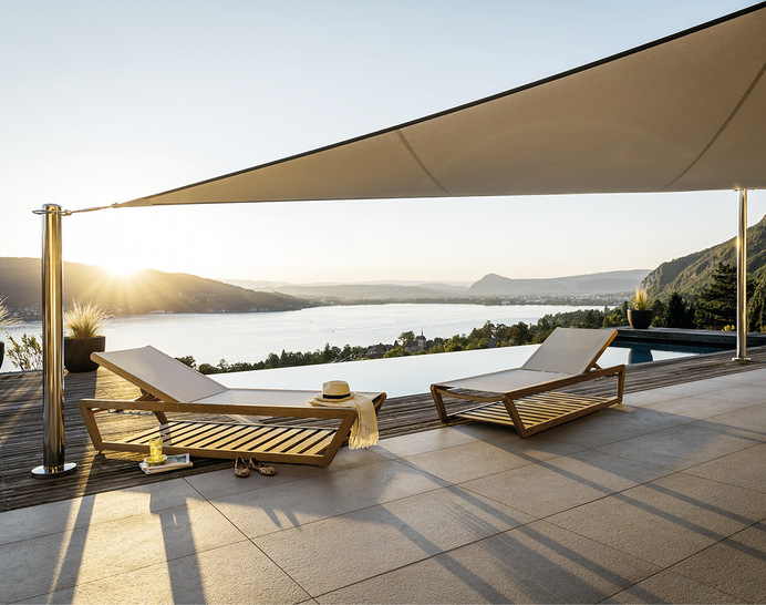 Soltis 502 ist ein besonders strapazierfähiges Sonnenschutzgewebe für intensiv ­genutzte Sonnensegel und feste Terrassenüberdachungen. - © Foto: Serge Ferrari/ Stéphane Rambaud
