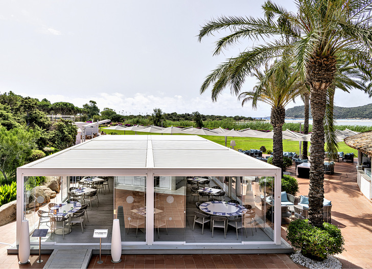 Es wurden sechs bioklimatische Kedry Prime in den Abmessungen 8,8 × 17,8 m installiert. 