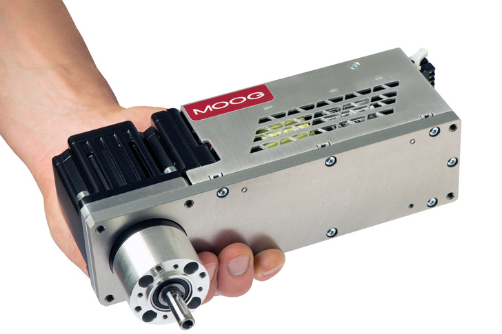 Der ISA1 ist mit nur 210 × 57 × 76 mm (L x B x H) ziemlich kompakt. Integriert sind bereits der SmartMotor, ein Netzteil, die komplette Schnittstellenelektronik sowie ein geräuscharmes LowNoise-Planetengetriebe.