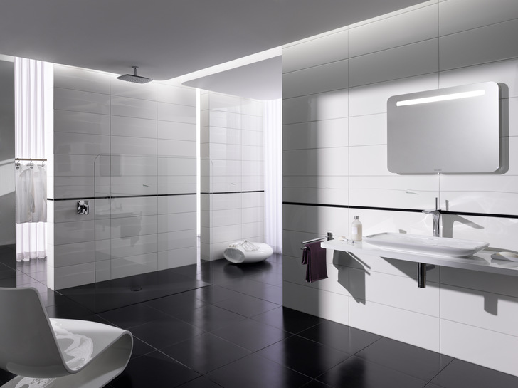 Eine spezielle Beschichtung verleiht Timeless über Jahre eine hohe Transparenz und Farbneutralität. 