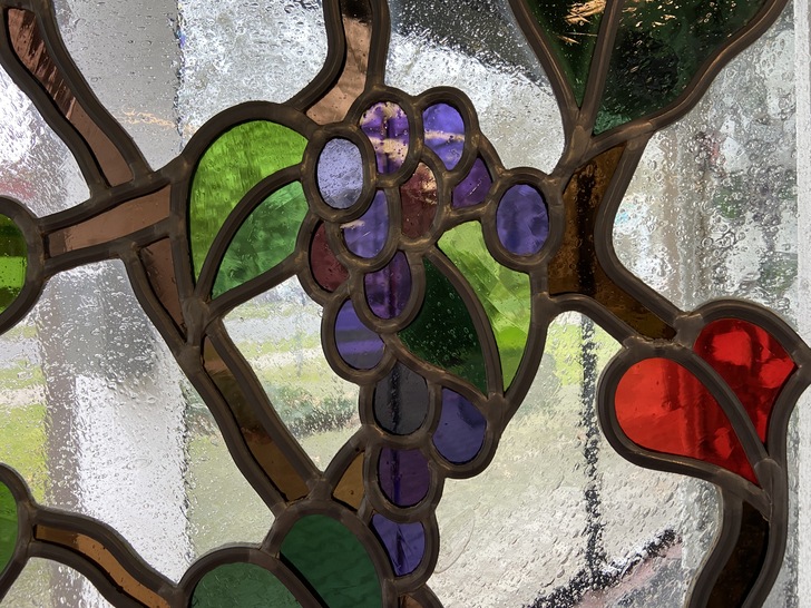 Bleiglas-Arbeiten sowie deren Restaurierung können künftig für Bleiglas-Spezialisten, Glasveredeler und Restauratoren schwierig werden.