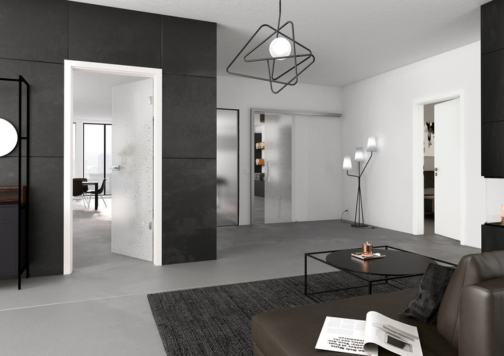 Ansprechende  Wohnräume mit Holz- und Glastüren lassen sich mit dem umfassenden Türenangebot von Prüm umsetzt.