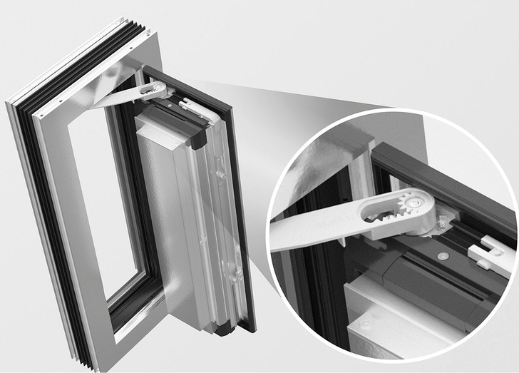 Die Lüftungsklappe kommt ohne sichtbaren Öffnungsmechanismus aus: Wo sonst ein Kettenantrieb auffällig ist, übernimmt bei Frame+ 75 LF ein einziger in die Klappe integrierter Motor die Öffnung wie auch die Verriegelung.