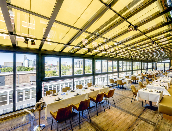 Auf der obersten Etage bietet das Restaurant „Harbour Club“ mit 400 Sitzplätzen seinen Gästen einen imposanten Blick. - © Foto: markilux
