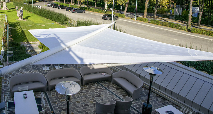 Mit dem Modell Scirocco können maßgefertigte Projektlösungen mit bis zu 70 m2 Fläche in unregelmäßigen Formen realisiert werden.