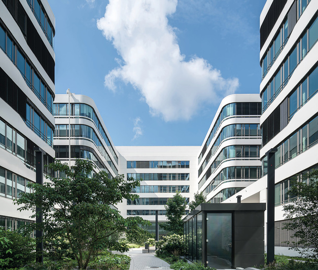Grand Central Frankfurt: Der Neubau der DB ­Zentrale in Frankfurt wurde mit Sonnnenschutzgläsern von Saint-Gobain ausgestattet