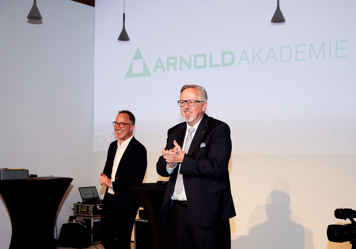 Hans-Joachim Arnold und sein Freund, der SWR-Moderator Jürgen Hörig (l.), führten die Gäste durch die Veranstaltung.