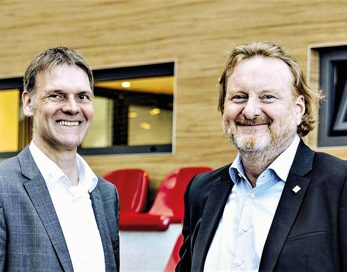 Thomas Braschel (l.) und Martin Willuweit beim Meeting in der Solarlux-Zentrale in Melle. - © Foto: Gaulhofer
