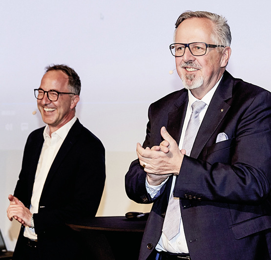 Hans-Joachim Arnold und sein Freund, der SWR-Moderator Jürgen Hörig (l.), führten die Gäste durch die Abende. - © Foto: Arnold Glas
