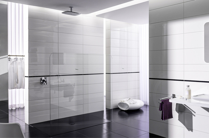 Eine spezielle Beschichtung verleiht dem Badezimmer-Glas Timeless über Jahre hinweg eine hohe Transparenz und Farbneutralität – und ist auch für Dauerbelastungen wie z. B. den Einsatz in Hotels geeignet.