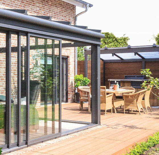 Das Besondere an der Chill-Lounge als Premium-Sommergarten ist die isolierte und wärmegedämmte Dachkonstruktion.