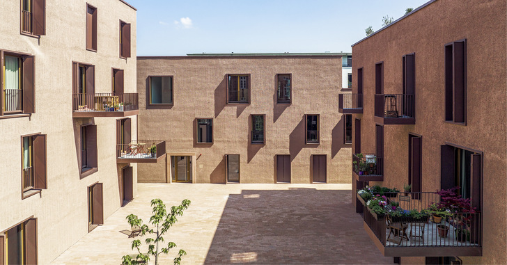 Verbaut wurden insgesamt 502 Faltschiebeläden mit einem gelungenen Mix aus Modell Matrico-SL12 und Plano-SL12.