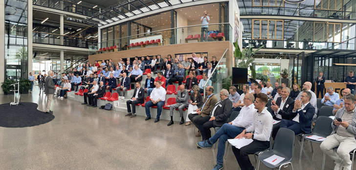 Mehr als 130 Teilnehmer begrüßte der Bundesverband ProHolzfenster (BPH) am 19. und 20. Mai 2022 zum 13. Holz-/HolzAlufenster-Kongress bei Solarlux im niedersächsischen Melle.