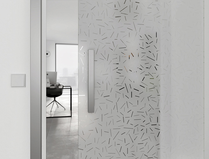 Eine große Produktvielfalt und zahlreiche Gestaltungsmöglichkeiten bietet der Türenhersteller mit seinem Ganzglastüren-Programm. 