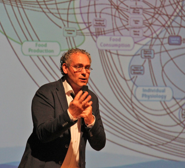 Frank Böttcher (Meteorologe, Wettermoderator und Buchautor) mit seinem Vortrag „Extremwetter im Klimawandel – Nehmen Hagel, Starkregen und Stürme wirklich zu - © ift Rosenheim
