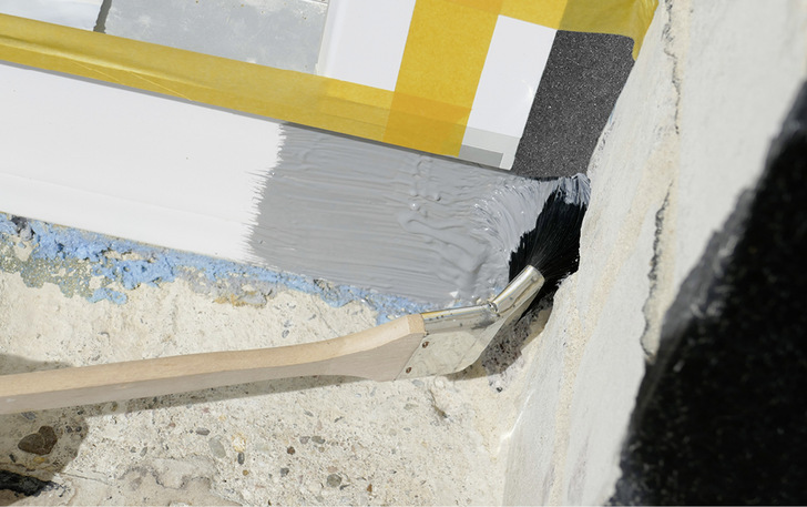 Mit Soudatight bietet Soudal als einziger Hersteller Fensterabdichtungen auf Basis von Flüssigmembranen. Soudatight gibt es in vier Produktvarianten, ganz neu auf dem Markt ist Soudatight WP für die äußere Fensteranschlussfuge.