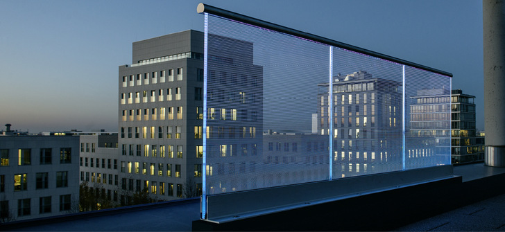 Bei Semco B-Lux und G-Lux wird mit einem speziell entwickelten Laserverfahren eine Punktmatrix auf die Glasoberflache gebracht, die das Licht gleichmäßig streut.