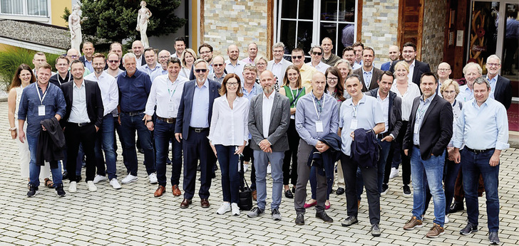 Die Teilnehmer der Isolar Jahrestagung 2022 in Bad Häring, Tirol. - © Foto: Isolar Glas Beratung
