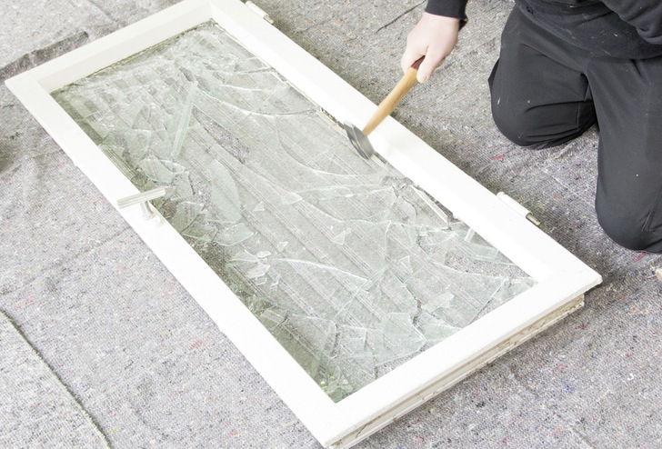Schritt 01: Das alte Einfachglas wird von einer Fineo zertifizierten Tischlerei oder einem Fensterbauer ausgeglast. Hier ist das Tischlerei Berg aus Overath (bei Köln). 