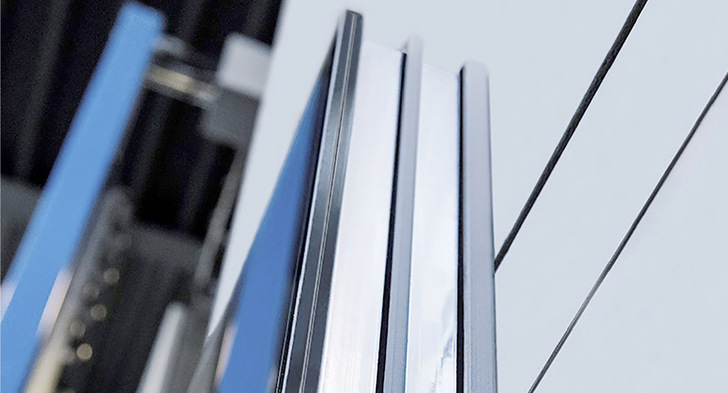 Eine präzise und optisch ansprechende Warme Kante lässt sich mit den Super Spacer Abstandhaltern umsetzen.