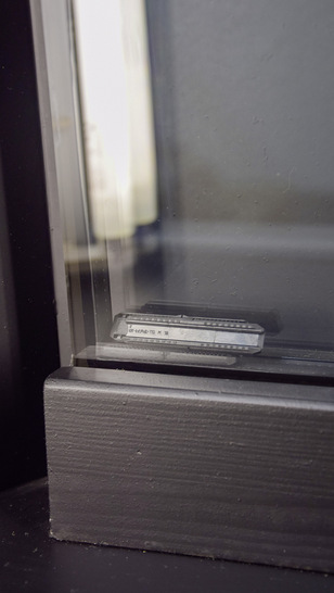 Fooging-Test unter verschärften Bedingungen: Lose im Isolierglas eingelegte EK Connect Verbinder werden dem Test ausgesetzt. Das Ergebnis: Fogging-frei! 