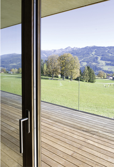 Auf Kundenwunsch lassen sich Climatop Solar und Clima­top Eclaz Solar mit Funktionen für Schallschutz, Absturz­sicherung und Einbruchhemmung ­kombinieren.