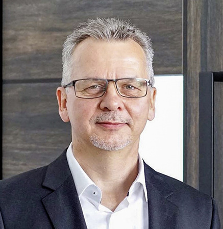 Heinrich Nowak war lange ­Jahre Bereichs­leiter Export Bau­beschlag & Metallverbundsysteme bei Gutmann Bausysteme GmbH, jetzt besetzt er die zweite Geschäfts­führerposition bei Köster Aluminium. - © Foto: Köster Aluminium GmbH & Co. KG
