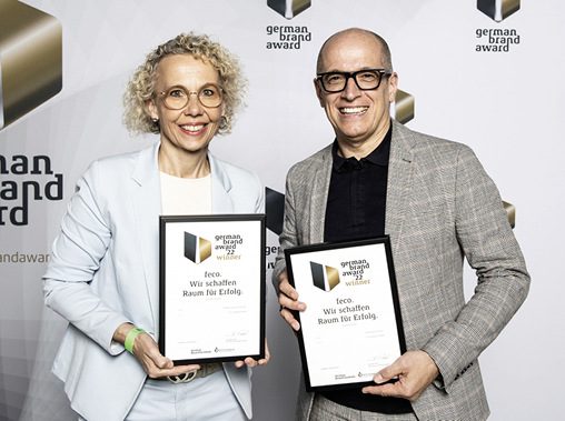 Geschäftsführerin Corona Feederle und Marketingleiter Sven Kaun-Feederle bei der Preisverleihung in Berlin.