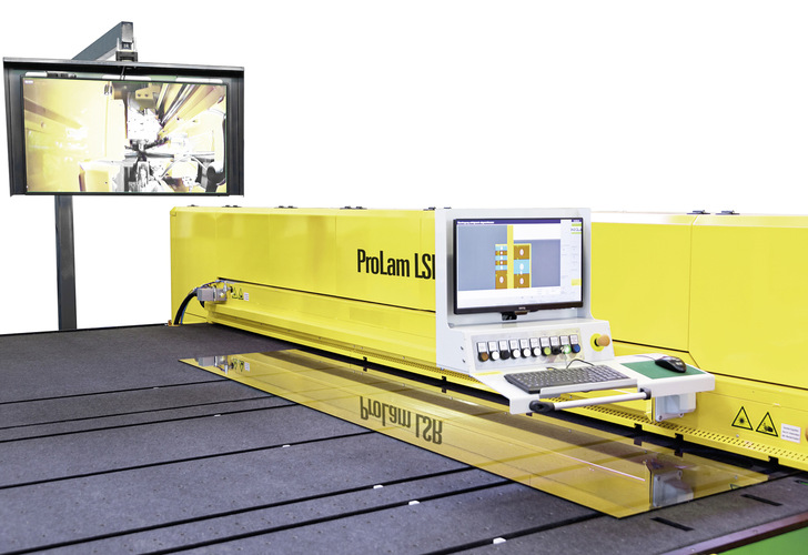 ﻿Die ProLam LSR ist serienmäßig mit einer Laserdiodenheizung ausgestattet, verfügt über eine hohe Automation und ist damit sehr flexibel einsetzbar. Zudem wird eine sehr hohe Kantenqualität der Schnittkante erreicht. - © Foto: Hegla
