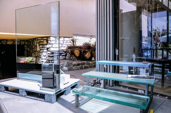 Ob Renovation oder Neubau, das Ganzglasgeländer GGW Northrailing One eignet sich für alle ­Gebäude. Mit seiner flächenbündigen Ästhetik passt es sehr gut zu puristischen Architekturen.