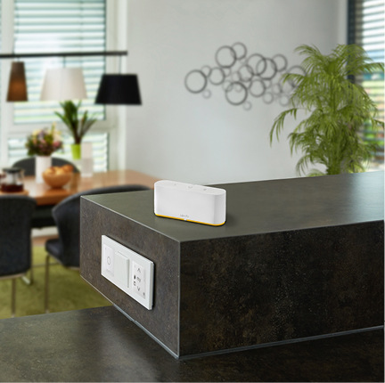 In Abhängigkeit von Lichtverhältnissen, Sonneneinstrahlung, Feiertagen sowie den individuellen Anwesenheits-Szenarien der einzelnen Geschäftsstellen-Mitarbeiter werden alle Heizkörper über die Smart-Home-Zentrale gesteuert.