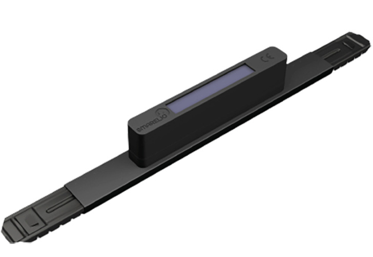 Der batteriegepufferte Sensor, inkl. Funkmodul für Smart Home, liegt sicher im ­Isolierglas-Randverbund. Es wird während der Fertigung der ISO-Einheit eingefügt.﻿ 