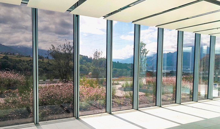 Bei Sanierungen und im Neubau übernehmen die eyrise-Gläser den Sonnenschutz 