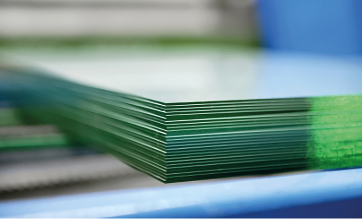 Zum Jahresende 2022 wird der Glashersteller  AGC Glass Europe ein neues Floatglas-Sortiment mit einem deutlich reduzierten CO2-Fußabdruck anbieten. Details dazu können Besucher bereits auf dem AGC glasstec-Stand erfahren. - © Foto: AGC Glass Europe
