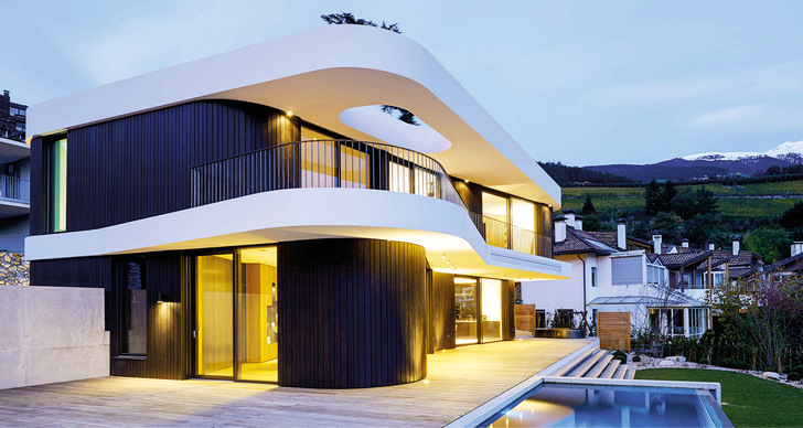 Bei diesen Einfamilienhaus nahe Brixen (Südtirol) sind Isoliergläser mit Swisspacer-Abstandhaltern verbaut.