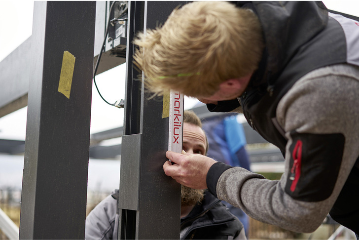 Das Serviceangebot Montagehilfe besteht aus vier Bausteinen, zu denen zusätzlich eine Aufmaßhilfe und Ausführungsplanung sowie ein ”Training on the Job” beim erstmaligen Aufbau der Produkte zählt. - © Foto: Markilux
