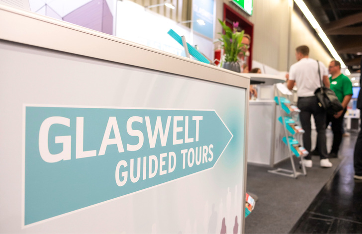 Sammelplatz am Messestand der GLASWELT: Von hier aus sind die Guided Tours gestartet.