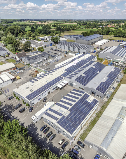 Auch die Sicht- und Sonnenschutzsysteme werden neben den Rollladensystemen weiterhin in Ahaus , dem ehemaligen Sitz von ­Tenbrink gefertigt.