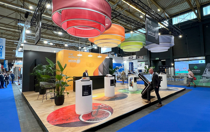 Die Farbgebung von Produktoberflächen, textilen Stoffen und anderen Materialien zeigt sich immer wichtiger bei der Gestaltung von Gebäuden. 