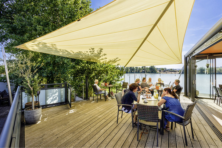 Da Sonnensegel macht es möglich, den Schatten stufenlos von null bis 85 m2 einzustellen.