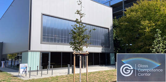 Das Glass Competence Center ist ein weltweit einzig­artiges Forschungszentrum, an dem sich alle Flachglas-Bearbeitungen, inkl. ESG-/VSG-Produktion, umsetzen lassen. 