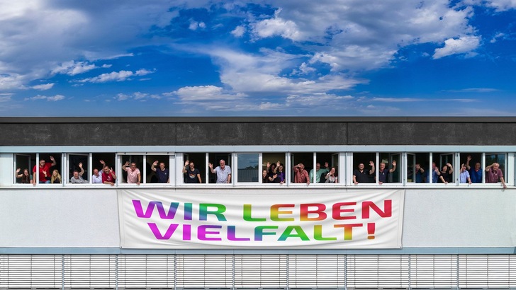 Das Fensterbauunternehmen Helmut Meeth will damit eine Organisationskultur fördern, in der Vielfalt selbstverständlich gelebt werde. - © Helmut Meeth
