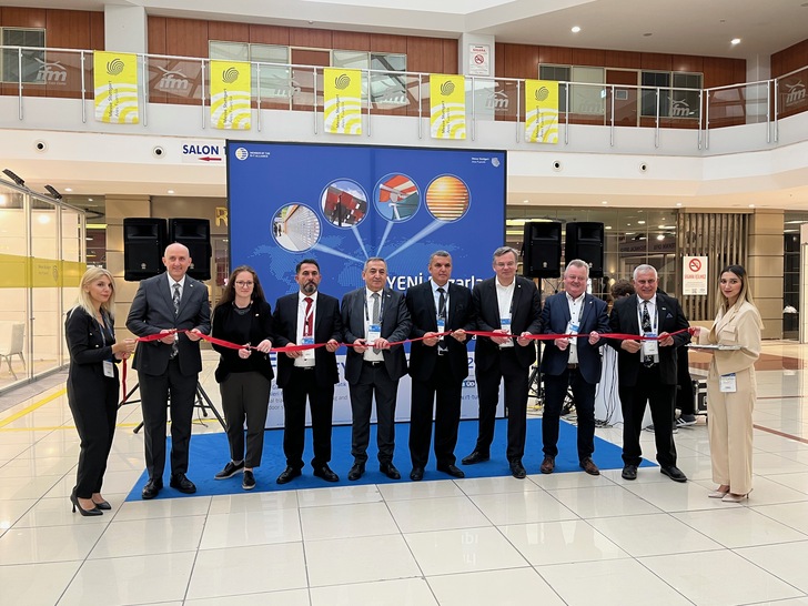 Feierliche Eröffnung der R+T Turkey im Eingangsbereich zwischen Hall 9 und 10.