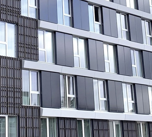 Hier eine Fassade mit PV-Systemen von Megasol