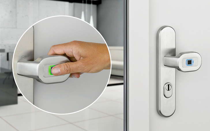 Hoppe bietet Knopf-Garnituren mit integriertem Fingerscan-Modul.